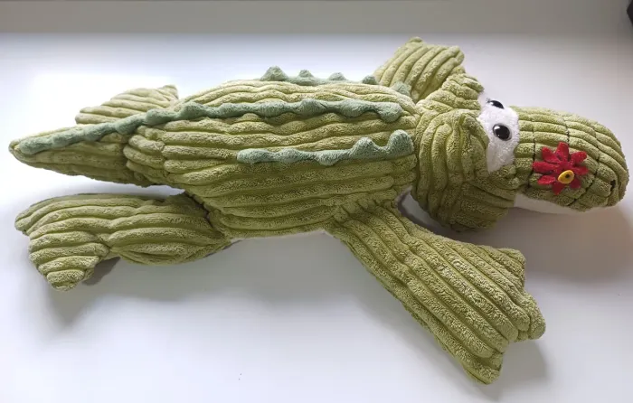 Brinquedo Jacaré em pelúcia  tecido grande e lindo 