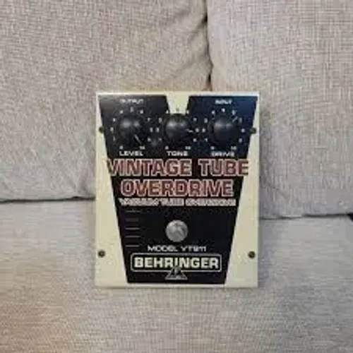 BEHRINGER PEDAL GUIT VT911 ***$