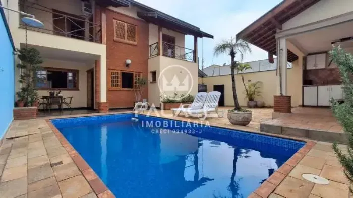 Casa de alto padrão com piscina à venda no bairro Jardim Elite, Piracicaba, SP.