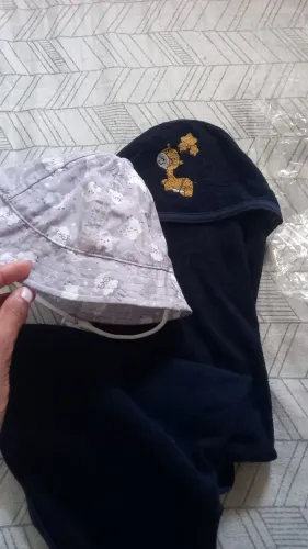 Bucket e toalha com capuz bebê