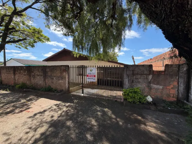 CASA À VENDA COM 500M² DE TERRENO - JARDIM ALVORADA APUCARANA.