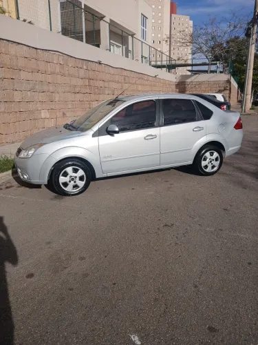 Ford Fiesta Sedan 1.0 8V Flex 4P 2009
