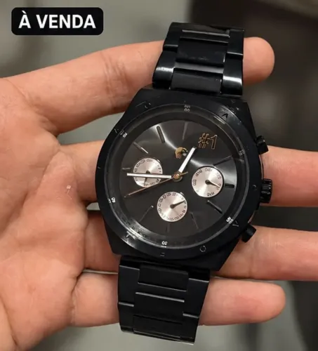 Relógio preto falcão