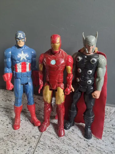 Kit bonecos Vingadores Titan Hero
