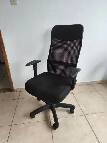 Cadeira de Escritório Preta com Regulagem de Altura