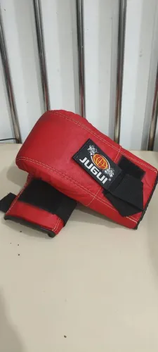 Luva para exercicios praticantes de boxe e muay thai.