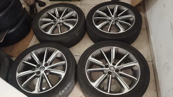 Rodas Aro 17" Originais Fiat 4x98 Tala:6" C/pneus. ACEITO CARTÃO.