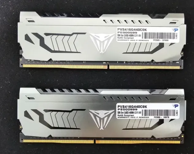 Memória RAM Patriot Viper Steel DDR4 4400MHz CL19 16GB (2x8GB) PVS416G440C9K