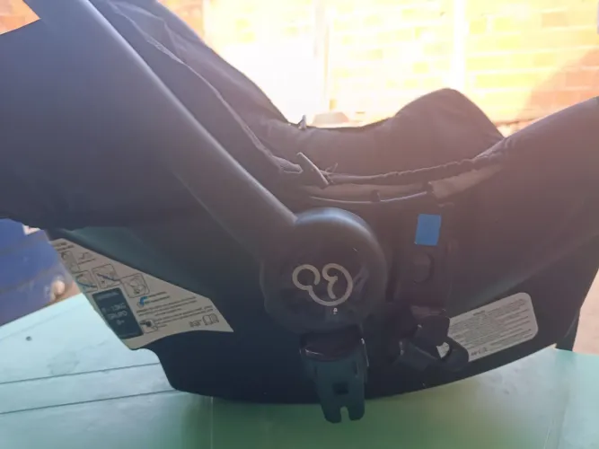 Vende-se bebê conforto da Galzerano em perfeito estado por 280 reais