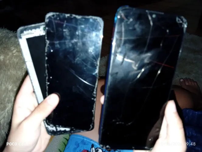 2 CELULARES PARA TIRAR A PEÇA 