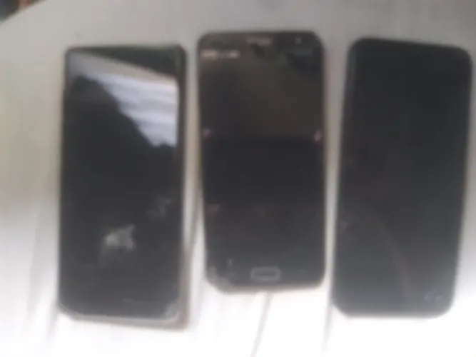 Celular pra retirar as peças