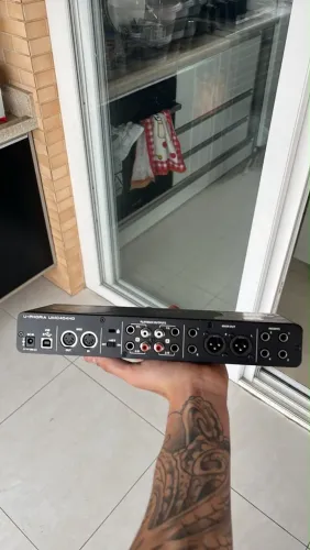 Interface De Áudio Behringer Umc404hd