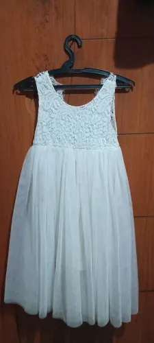 Vestido branco infantil com tule daminha