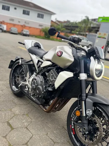 Honda CB1000R 2022 Prata | Impecável | Baixa Km