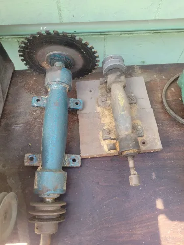 Eixos de serra e motor 