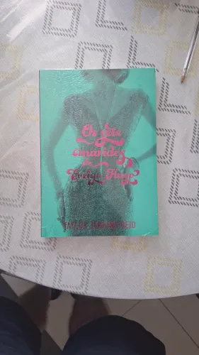 Os Sete Maridos de Evelyn Hugo Livro novo