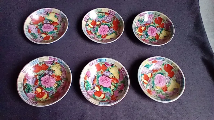Conjunto de Antigos Pratinhos em Porcelana