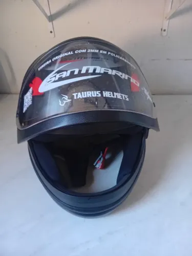 Capacete san marino taurus