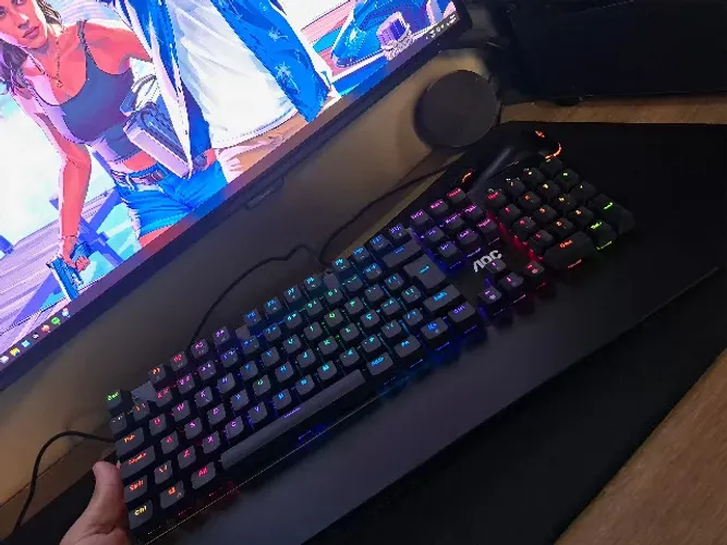 Teclado Mecânico Gamer AOC Agon GK500 RGB ABNT2