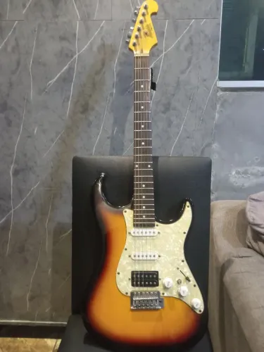 VENDO, GUITARRA MEMPHIS