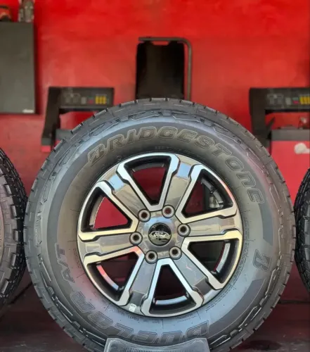 Vendo Rodas com pneus Ranger XLT