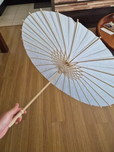 Sombrinhas brancas para casamento, festas e decoração