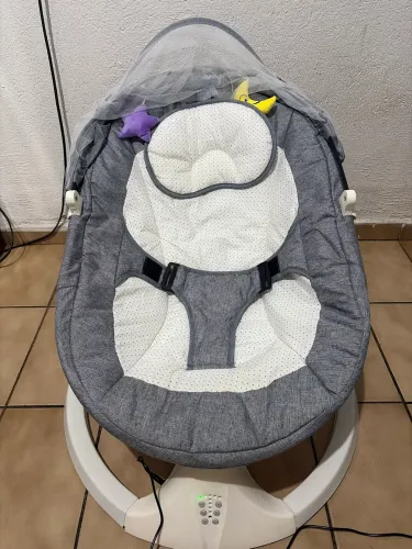 Vendo Cadeira de Descanso Balanço para Bebê com Música Mosquiteiro Controle Remoto Premium