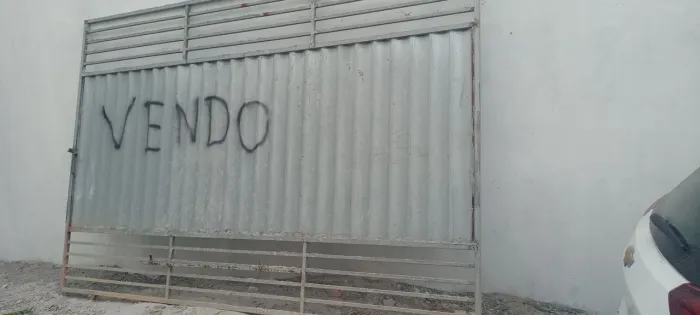 Portão de Metalon medindo 3,30 largura x2,20 mtaltura