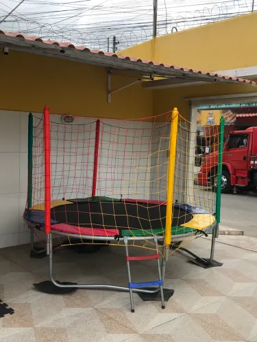 Vendo cama elástica médio pequena 2,44 R$950