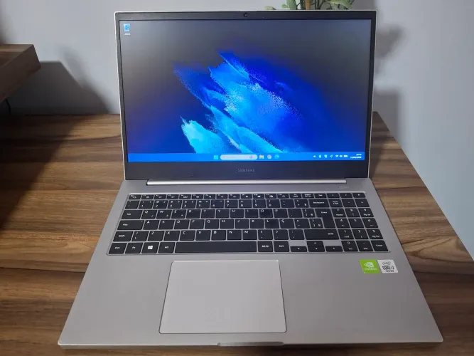 Notebook Samsung NP550, i7 10ªgen, 8GB, 480 SSD, Nvidia 2GB
