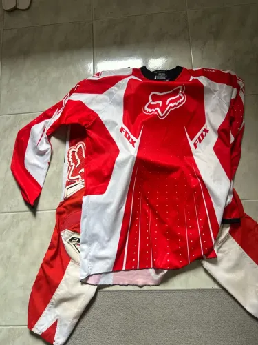 Vendo roupas de trilha 