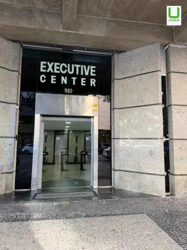 Sala comercial com acabamento moderno no Centro