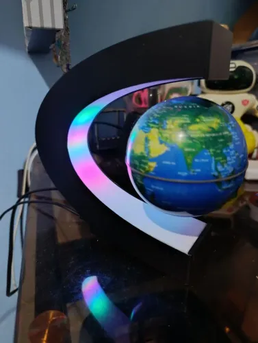 Globo terrestre magnético