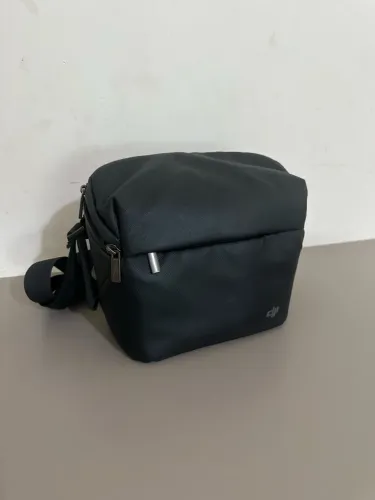 Vendo bolsa de transporte original DJI, utilizada no kit DJI Mini 2 Fly More Combo.