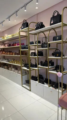 Vendo Loja Completa De Bolsas e Acessórios Femininos
