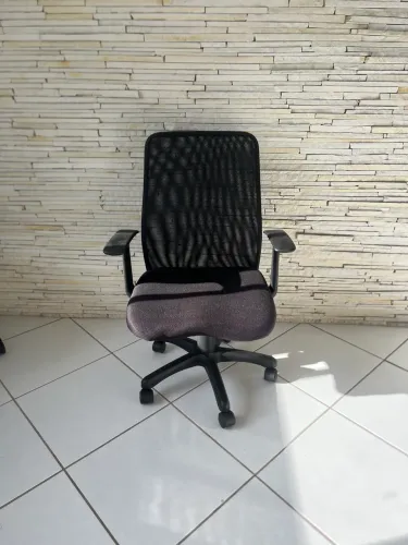 Cadeira de Escritório Giratória Semi Nova Executiva