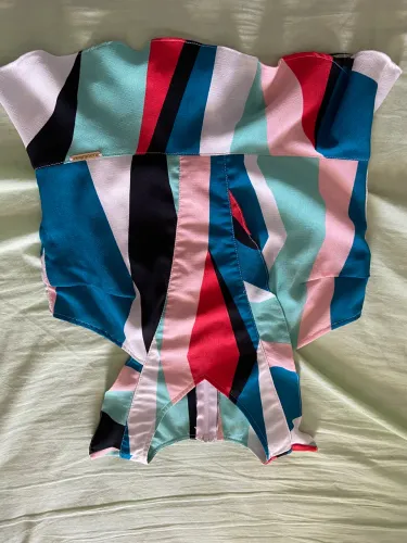 Blusa colorida só 20,00