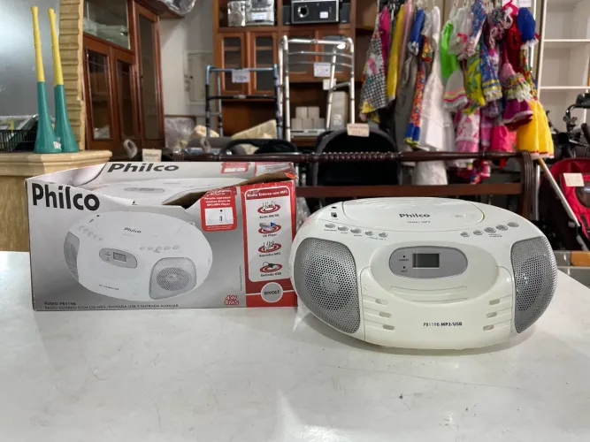 Rádio portátil Philco PB119B com Defeito