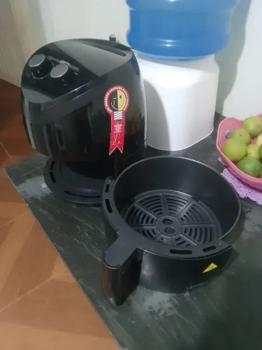 Fritadeira elétrica Air Fryer semi nova 1900W