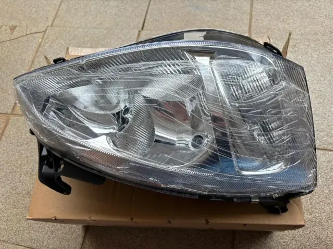 Farol Original Dianteiro para Corsa 2002-2007 (Lado Direito)