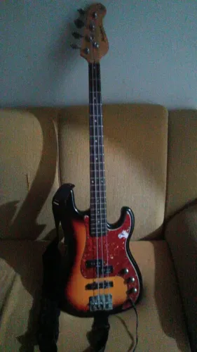 Baixo strinberg 4 cordas 