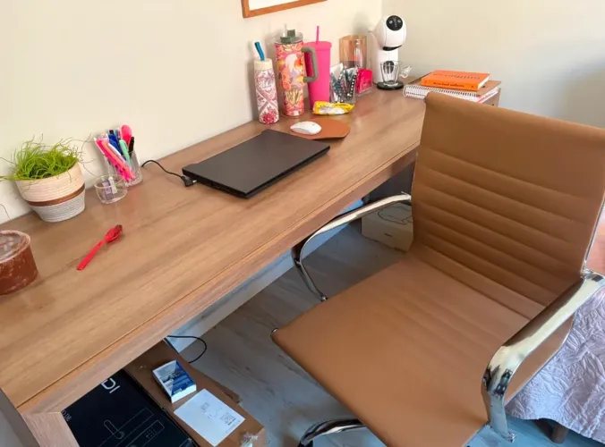 Mesa de escritório + cadeira