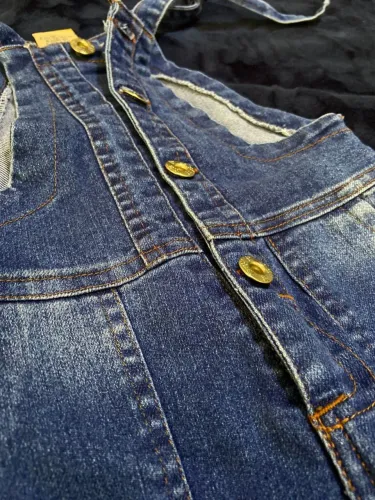 Jardineira jeans