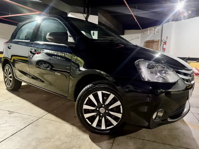 Toyota Etios Platinum 1.5 Flex 16V 5P Mec. 2016