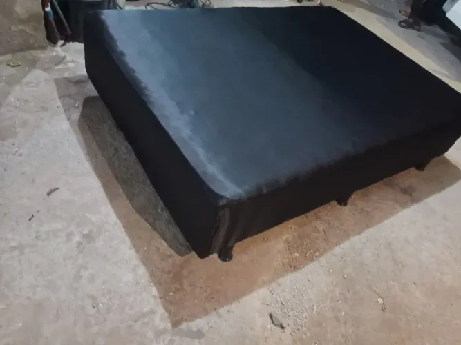 Vendo base de cama box casal por 100 reais entrego