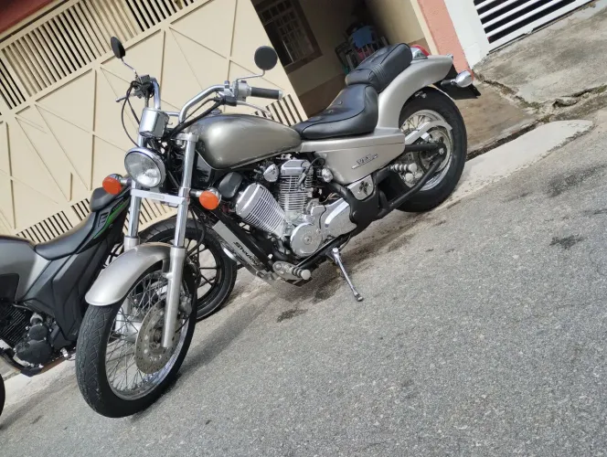 Shadow 600 2001 Top.