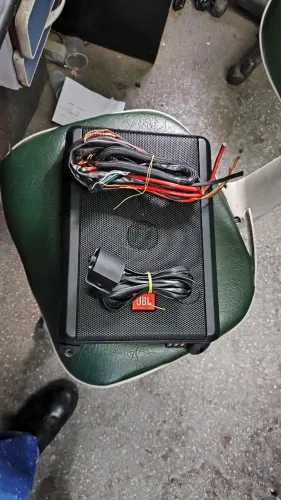 Caixa subwoofer slim jbl