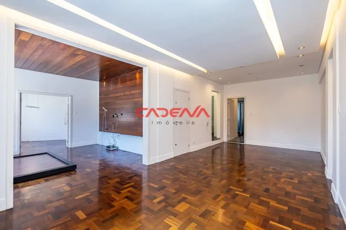 Retrofit em Apartamento com 2 suítes e 2 vagas à venda no Centro