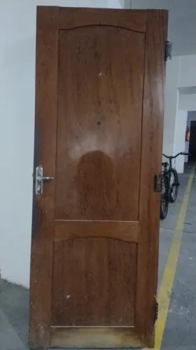 Porta da madeira angelim usada 2,10 por 80