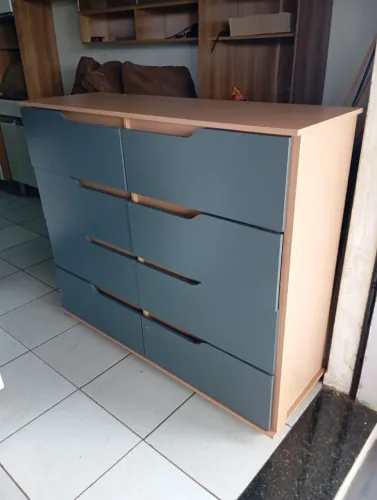 Cômoda com 8 gavetas